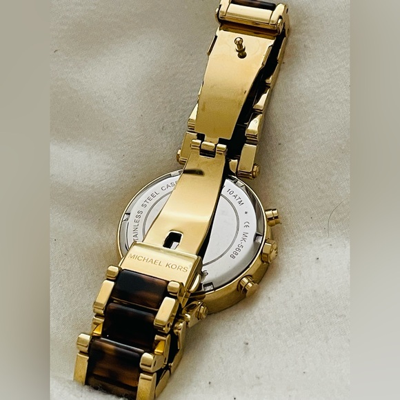 MICHAEL KORS Tortoise and Gold Watch! - Picture 4 of 4